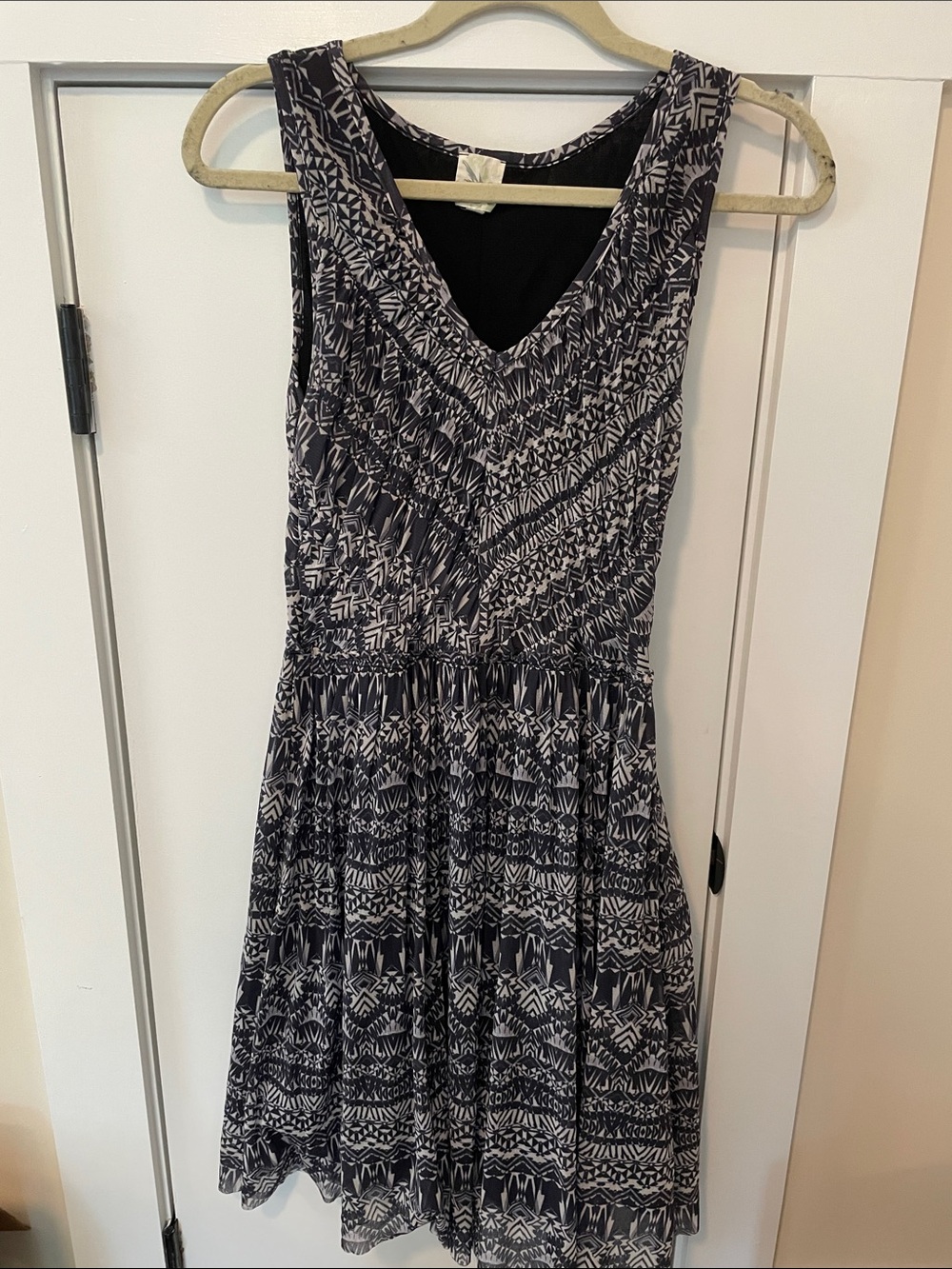Made in San Francisco Sleeveless V-Neck Black & White Patterned Women's Dress M